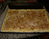Foto del paso 2 de la receta: Coca rápida de Sant Joan de piñones, nueces y miel