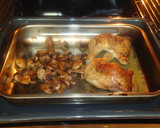 Foto del paso 2 de la receta: Pollo asado con pasas y piñones