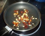 Foto del paso 3 de la receta: Pollo asado con pasas y piñones