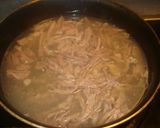 Foto del paso 1 de la receta: Carne deshebrada en salsa de tomate
