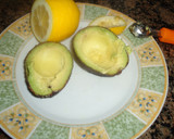 Foto del paso 1 de la receta: Aguacates rellenos con jamón york y queso fundido