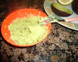 Foto del paso 2 de la receta: Aguacates rellenos con jamón york y queso fundido