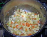 Foto del paso 3 de la receta: Menestra de patatas y manzanas con mejillones