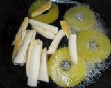 Foto del paso 2 de la receta Piña caramelizada con plátano rebozado en nueces
