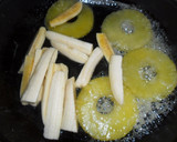 Foto del paso 2 de la receta: Piña caramelizada con plátano rebozado en nueces