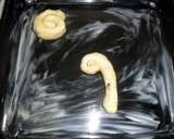 Foto del paso 6 de la receta: Pancitos con pasas de uva y nueces