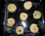 Foto del paso 7 de la receta: Pancitos con pasas de uva y nueces