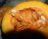 Foto del paso 1 de la receta: Zapallo relleno con queso y arvejas al horno