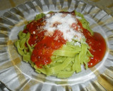 Foto del paso 5 de la receta: Tagliatelle de espinacas con salsa napolitana