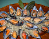 Foto del paso 4 de la receta: Mejillones con salsa de ajo y perejil