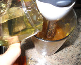 Foto del paso 2 de la receta: Coca bizcochada de mango y pera