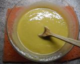 Foto del paso 3 de la receta: Coca bizcochada de mango y pera