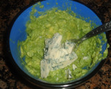 Foto del paso 2 de la receta: Aguacates con queso roquefort