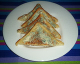 Foto del paso 2 de la receta: Canapés de queso azul y anchoas