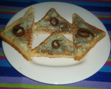 Foto del paso 3 de la receta: Canapés de queso azul y anchoas
