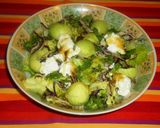 Foto del paso 2 de la receta: Ensalada con aguacate, queso ricota y miel