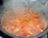 Foto del paso 3 de la receta: Espirales tricolor con cerdo en salsa de tomate