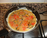 Foto del paso 4 de la receta: Tortilla mejillones en encabeche y pimiento natural