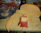 Foto del paso 1 de la receta: Pinchitos de jamón serrano y queso