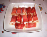 Foto del paso 2 de la receta: Pinchitos de jamón serrano y queso