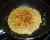 Foto del paso 3 de la receta: Tortilla de gambas y anguriñas