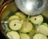 Foto del paso 1 de la receta: Crema de calabacín con piñones