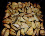 Foto del paso 1 de la receta: Muslos de pollo rebozados con papas al orégano