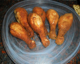Foto del paso 4 de la receta: Muslos de pollo rebozados con papas al orégano