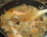 Foto del paso 3 de la receta: Crema de setas y gambas