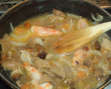 Foto del paso 3 de la receta: Crema de setas y gambas