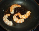 Foto del paso 4 de la receta: Crema de setas y gambas