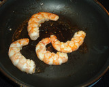 Foto del paso 4 de la receta: Crema de setas y gambas