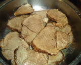 Foto del paso 8 de la receta: Redondo de ternera con piñones, ciruelas y setas