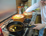 Foto del paso 4 de la receta: Lomo de merluza con salsa de berberechos