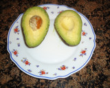 Foto del paso 4 de la receta: Aguacates rellenos de salmón fresco