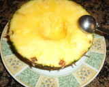 Foto del paso 1 de la receta: Piña con fresas en almíbar y helado de limón