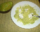 Foto del paso 2 de la receta: Aguacates rellenos de queso de cabra