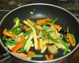 Foto del paso 3 de la receta: Merluza rebozada con salteado de verduras