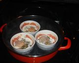 Foto del paso 7 de la receta: Huevos en cocotte con salmón y champiñones