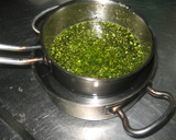 Foto del paso 2 de la receta: Aderezo de aceite, ajo y perejil