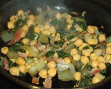 Foto del paso 2 de la receta: Acelgas y garbanzos salteados con jamón serrano