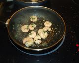 Foto del paso 4 de la receta: Salmón salvaje con gambas al ajillo