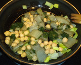 Foto del paso 1 de la receta: Crema de acelgas, garbanzos, puerro y almendras