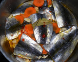 Foto del paso 2 de la receta: Sardinas en aceite de oliva