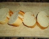 Foto del paso 1 de la receta: Canapés de queso de cabra y cebolla caramelizada
