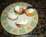 Foto del paso 2 de la receta: Canapés de queso de cabra y cebolla caramelizada