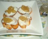 Foto del paso 3 de la receta: Canapés de queso de cabra y cebolla caramelizada