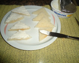 Foto del paso 1 de la receta: Canapés de queso Philadelphia y almendras saladas