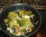 Foto del paso 3 de la receta: Brócoli con nueces y queso