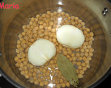 Foto del paso 1 de la receta: Potaje de garbanzos con espinacas y marisco